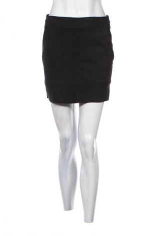 Пола ONLY, Размер S, Цвят Черен, Цена 18,99 лв.