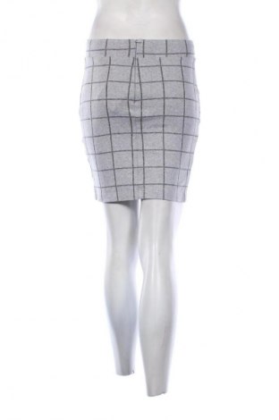 Пола Reserved, Размер S, Цвят Многоцветен, Цена 19,00 лв.