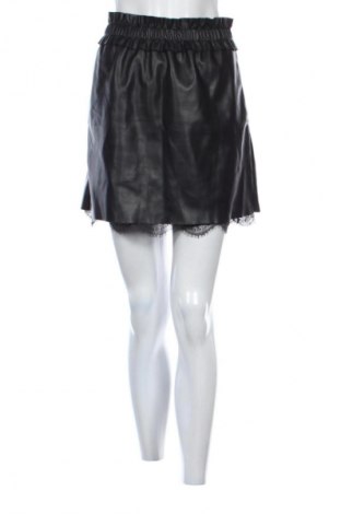 Пола Reserved, Размер S, Цвят Черен, Цена 19,55 лв.