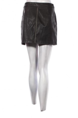 Szoknya Stradivarius, Méret S, Szín Fekete, Ár 3 800 Ft