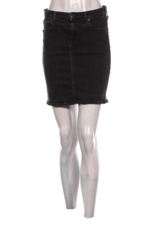 Пола Tommy Jeans, Размер S, Цвят Черен, Цена 117,99 лв.