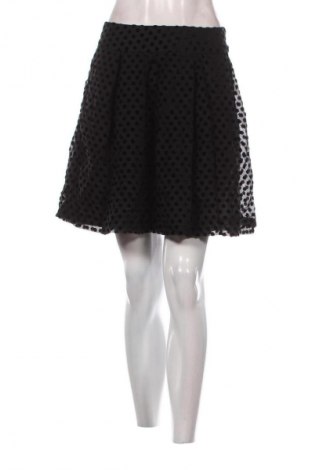 Пола Uniqlo, Размер S, Цвят Черен, Цена 41,04 лв.