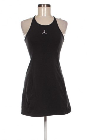 Рокля Air Jordan Nike, Размер S, Цвят Черен, Цена 192,99 лв.