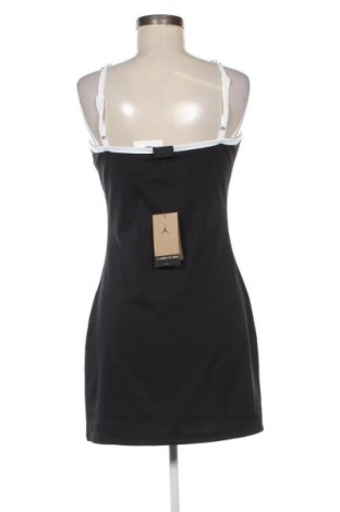 Рокля Air Jordan Nike, Размер L, Цвят Черен, Цена 192,99 лв.