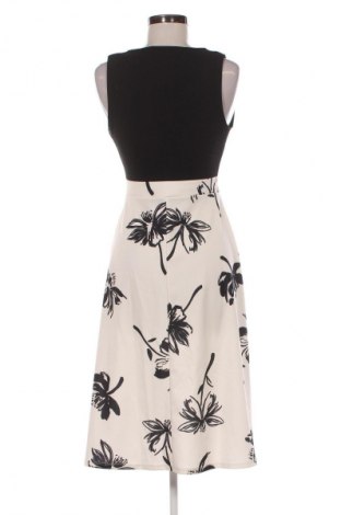 Рокля Anna F., Размер S, Цвят Многоцветен, Цена 109,99 лв.