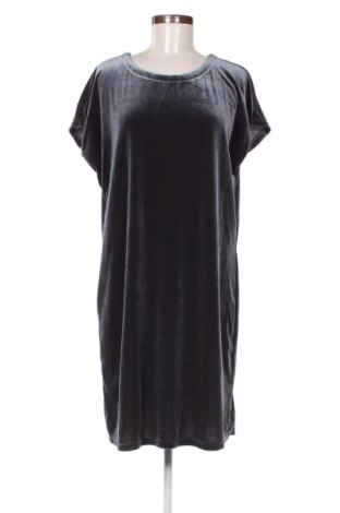 Kleid Cream, Größe L, Farbe Grau, Preis 49,10 €