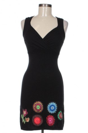 Рокля Desigual, Размер M, Цвят Многоцветен, Цена 82,00 лв.