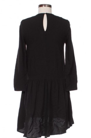 Рокля Gina Tricot, Размер XS, Цвят Черен, Цена 26,98 лв.