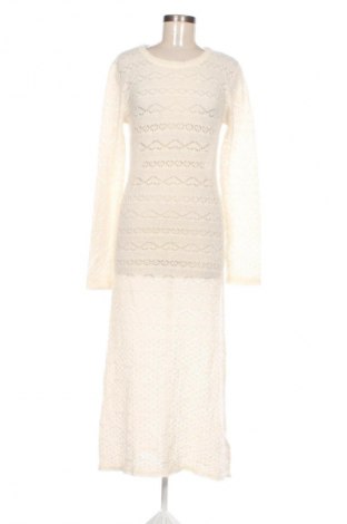 Ruha Guess, Méret L, Szín Ekrü
, Ár 63 669 Ft