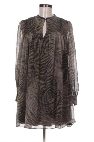 Рокля Guess, Размер S, Цвят Многоцветен, Цена 218,00 лв.