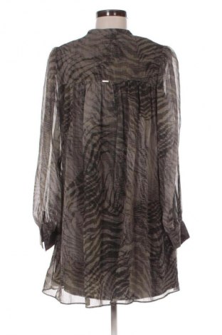 Рокля Guess, Размер S, Цвят Многоцветен, Цена 218,00 лв.