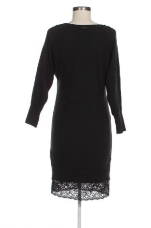 Рокля Guess, Размер L, Цвят Черен, Цена 258,40 лв.