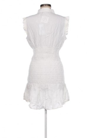 Рокля Guess, Размер M, Цвят Бял, Цена 177,99 лв.