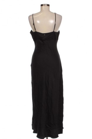 Рокля Guess, Размер M, Цвят Черен, Цена 239,99 лв.