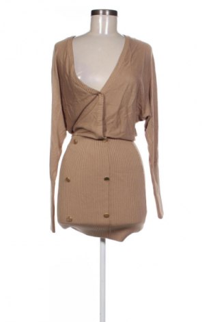 Рокля Guess By Marciano, Размер S, Цвят Кафяв, Цена 147,99 лв.