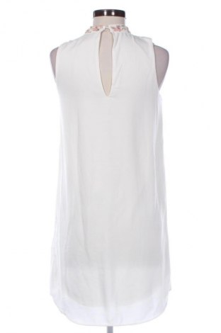 Рокля H&M, Размер S, Цвят Бял, Цена 39,14 лв.