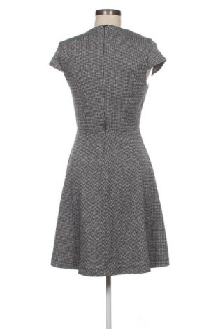 Рокля H&M, Размер M, Цвят Многоцветен, Цена 39,00 лв.