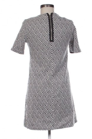 Рокля H&M Divided, Размер M, Цвят Многоцветен, Цена 39,10 лв.