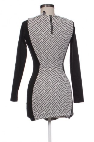 Рокля H&M Divided, Размер XS, Цвят Многоцветен, Цена 52,80 лв.