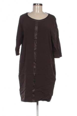 Рокля Marc Cain, Размер L, Цвят Кафяв, Цена 152,99 лв.