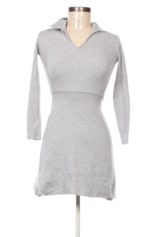Рокля Oodji, Размер XS, Цвят Сив, Цена 17,99 лв.