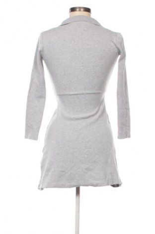 Рокля Oodji, Размер XS, Цвят Сив, Цена 17,99 лв.