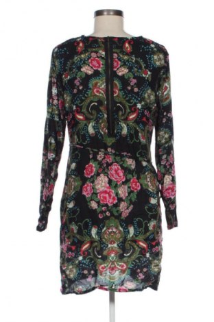Рокля Peace & Pearls, Размер XL, Цвят Многоцветен, Цена 39,14 лв.