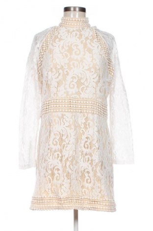 Рокля Pretty Little Thing, Размер XL, Цвят Бял, Цена 34,09 лв.