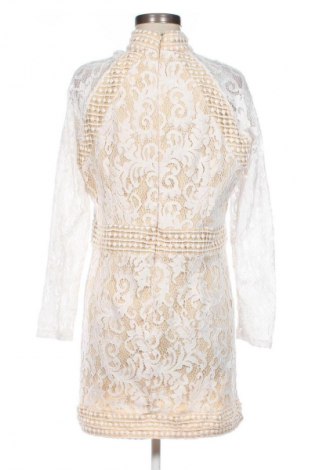 Рокля Pretty Little Thing, Размер XL, Цвят Бял, Цена 34,09 лв.