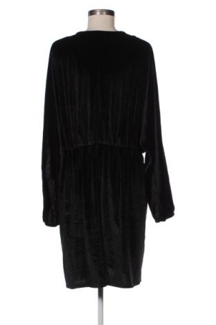 Kleid Reserved, Größe XL, Farbe Schwarz, Preis 16,99 €