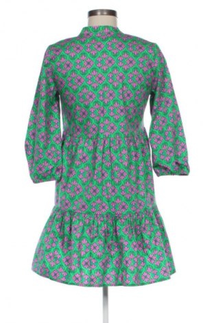 Рокля Sinsay, Размер XXS, Цвят Многоцветен, Цена 39,14 лв.