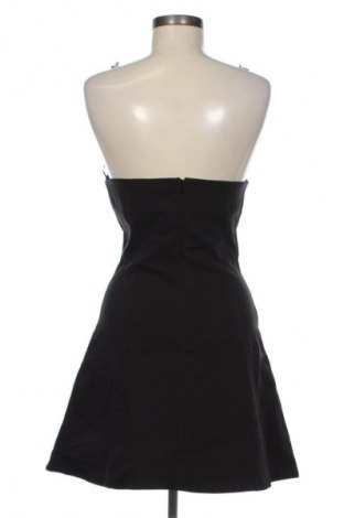 Рокля Stradivarius, Размер L, Цвят Черен, Цена 62,99 лв.