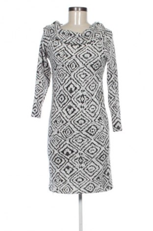 Рокля Stradivarius, Размер M, Цвят Многоцветен, Цена 27,54 лв.