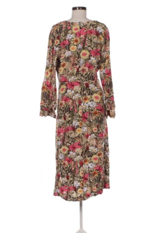 Рокля Tatuum, Размер L, Цвят Многоцветен, Цена 82,08 лв.