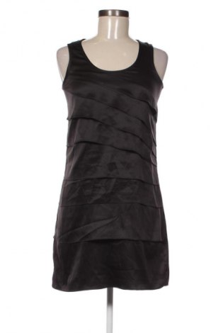 Рокля Tommy Hilfiger, Размер XS, Цвят Черен, Цена 234,03 лв.