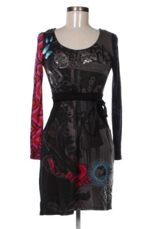Рокля Desigual, Размер S, Цвят Многоцветен, Цена 82,11 лв.