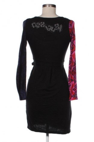 Рокля Desigual, Размер S, Цвят Многоцветен, Цена 82,11 лв.