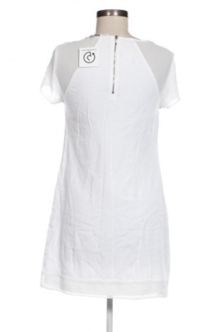 Рокля Zara, Размер M, Цвят Бял, Цена 25,99 лв.