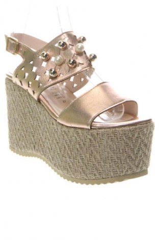 Szandálok Alesia, Méret 37, Szín Arany
, Ár 12 400 Ft