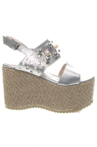 Sandalen Alesya, Größe 37, Farbe Silber, Preis 72,99 €