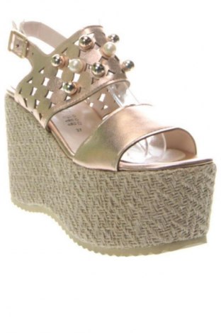 Szandálok Alesya, Méret 37, Szín Arany
, Ár 34 400 Ft
