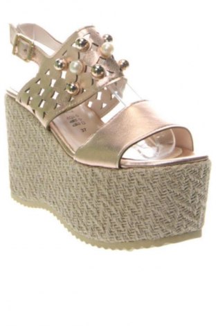 Szandálok Alesya, Méret 37, Szín Arany
, Ár 34 400 Ft