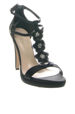 Szandálok Alesya, Méret 39, Szín Fekete, Ár 34 400 Ft