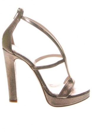 Szandálok Alesya, Méret 35, Szín Arany
, Ár 36 719 Ft