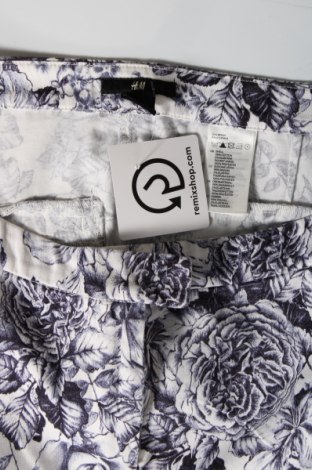 Дамски къс панталон H&M, Размер M, Цвят Многоцветен, Цена 13,30 лв.