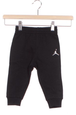 Детско спортно долнище Air Jordan Nike, Размер 9-12m/ 74-80 см, Цвят Черен, 60% памук, 40% полиестер, Цена 52,32 лв.