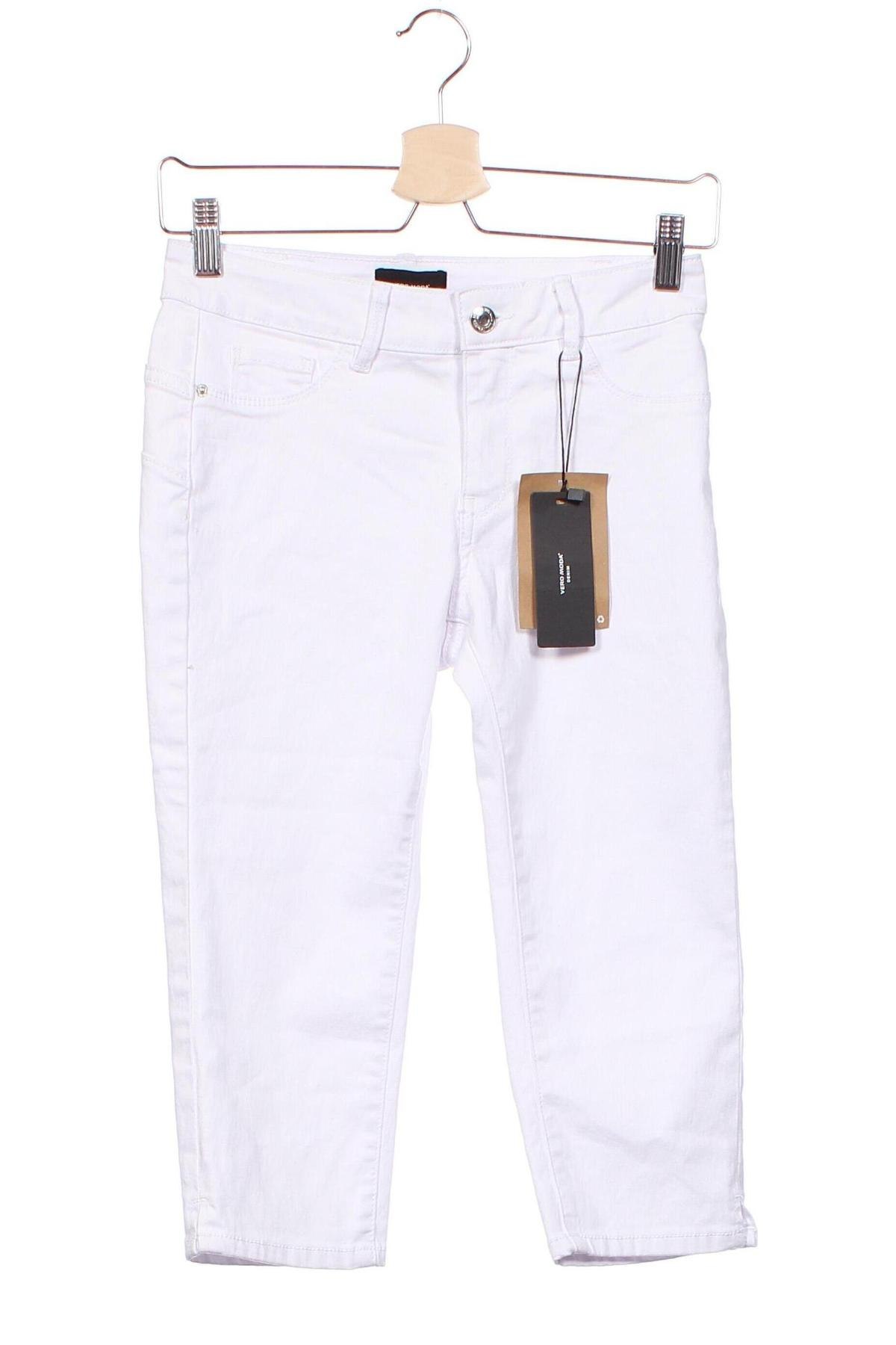 Дамски къс панталон Vero Moda, Размер XS, Цвят Бял, Цена 21,24 лв.
