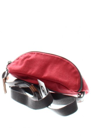 Чанта за кръст Eastpak, Цвят Червен, Цена 64,00 лв.