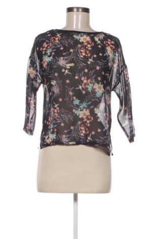 Дамска блуза Pull&Bear, Размер S, Цвят Многоцветен, Цена 3,01 лв.