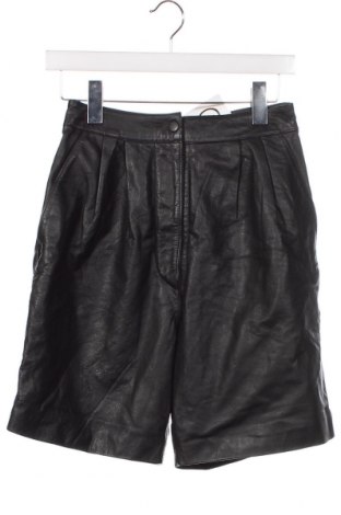 Pantaloni scurți de piele barbați, Mărime XS, Culoare Negru, Preț 62,50 Lei